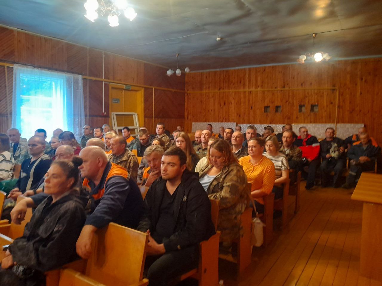 Сегодня,  генеральный директор Витебского ГПЛХО Юрий Липский провел выездную встречу с трудовым коллективом Шумилинского лесхоза