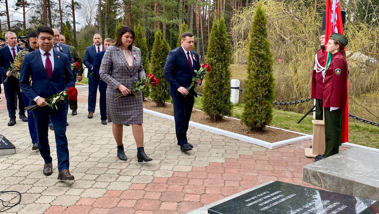 Накануне 80-летия Великой Победы в Бешенковичском районе на мемориальном комплексе 