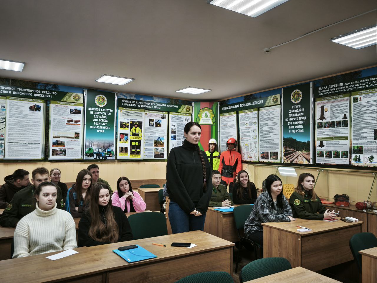 Услышать голос молодежи. Молодые мастера леса рассказали об условиях своей работы