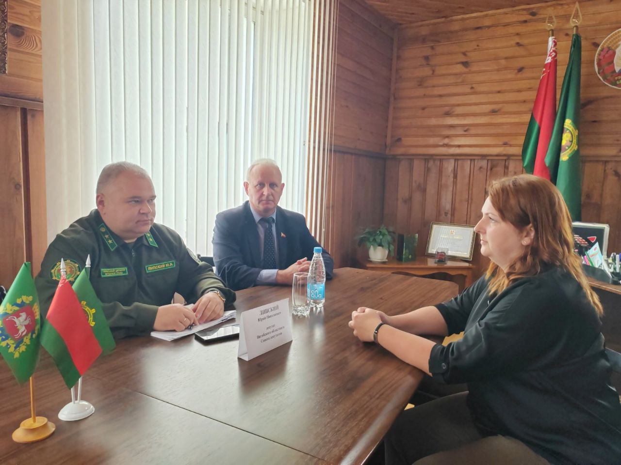 Генеральный директор Витебского ГПЛХО Юрий Липский, депутат Витебского областного Совета депутатов по Россонскому округу, проводит выездной прием граждан и прямую телефонную линию в Россонском лесхозе.